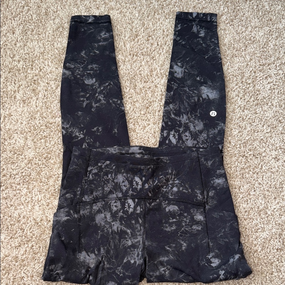 Lululemon Black and Gray Patterned Leggings 28” inseam! Swift Speed high rise!
